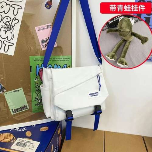 可愛風帆布斜包 連青蛙公仔