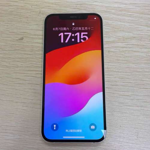 iPhone 12 256G，健康度100 ％，使用流暢。