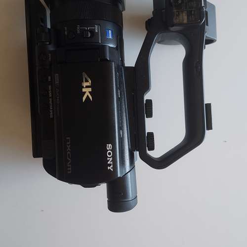 Sony nx80 比sony Ax700更強