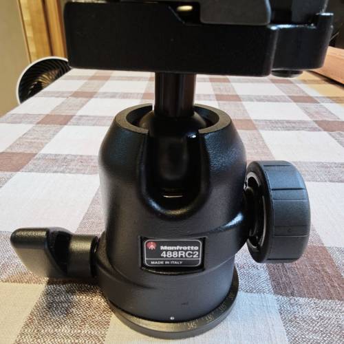 98%新 Velbon Neo Carmagne 640A + Manfrotto 488 RC2雲台