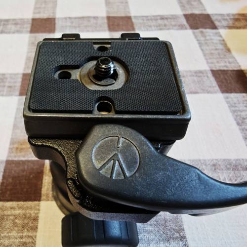 98%新 Velbon Neo Carmagne 640A + Manfrotto 488 RC2雲台