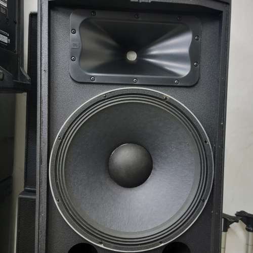 JBL PRX715 (15″ Two-Way Full-Range  Monitor)