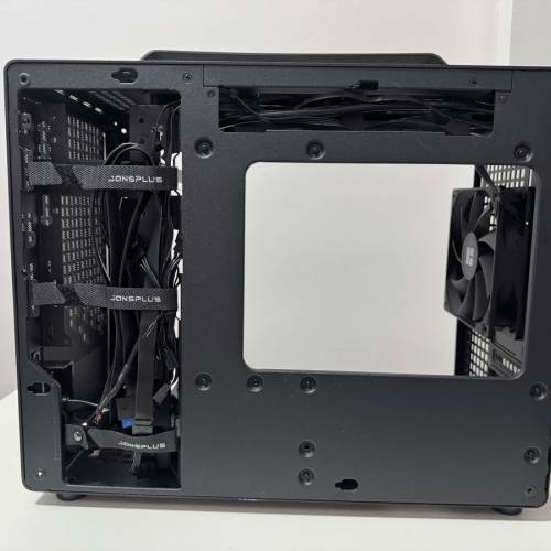 9成新 Jonsbo Z20 MATX 機箱 + 風扇
