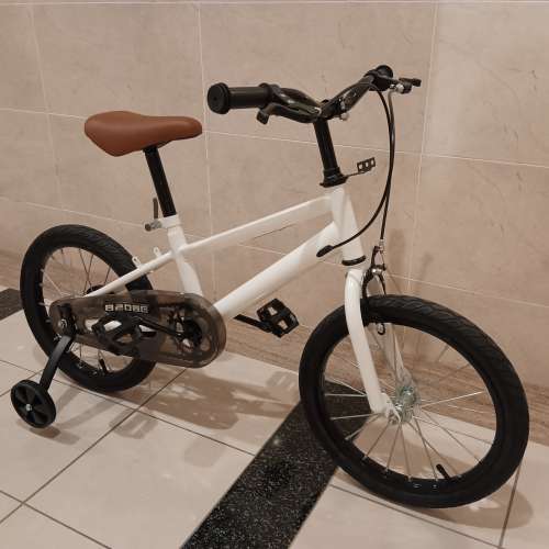 幾乎全新 16吋 小童單車，有輔助小車輪。16吋，不可摺，單速，身高 1米以下小童合用。