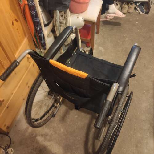 輪椅一張
