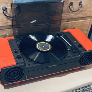 出售National 經典內置喇叭唱盤，使用100v電源，駁電後可轉動及發聲，但𨍭速唔啱，...