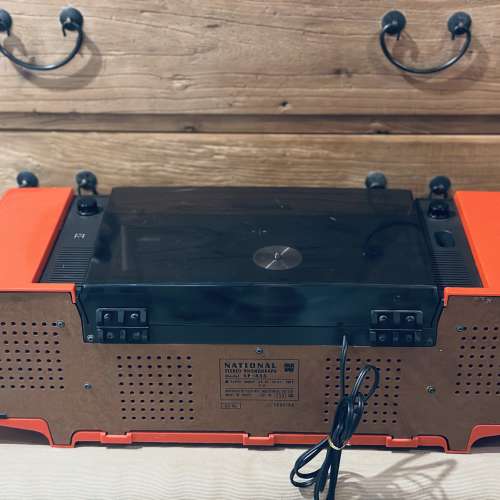 出售National 經典內置喇叭唱盤，使用100v電源，駁電後可轉動及發聲，但𨍭速唔啱，...
