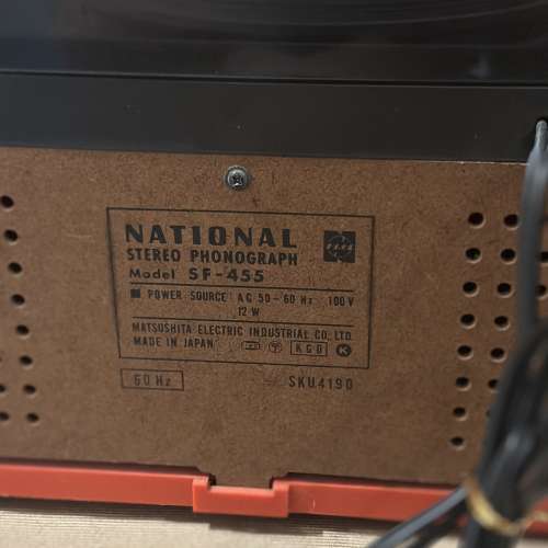 出售National 經典內置喇叭唱盤，使用100v電源，駁電後可轉動及發聲，但𨍭速唔啱，...