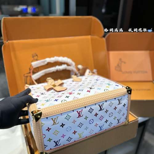 LV 多彩新年