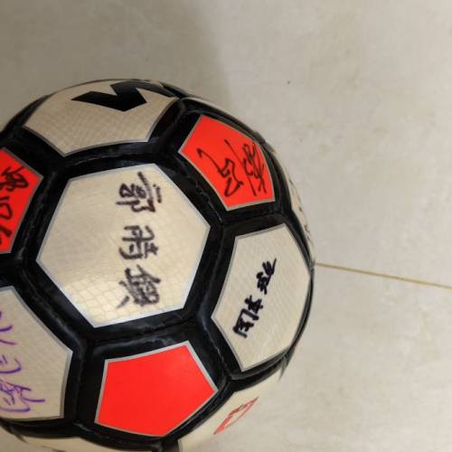 纪念簽名足球