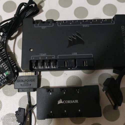 CORSAIR iCUE COMMANDER CORE XT 智慧型 RGB 照明與風扇轉速控制器