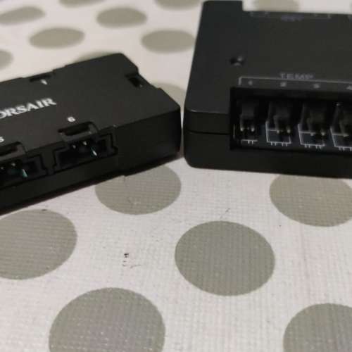 CORSAIR iCUE COMMANDER CORE XT 智慧型 RGB 照明與風扇轉速控制器