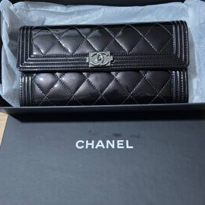 Chanel漆皮長銀包