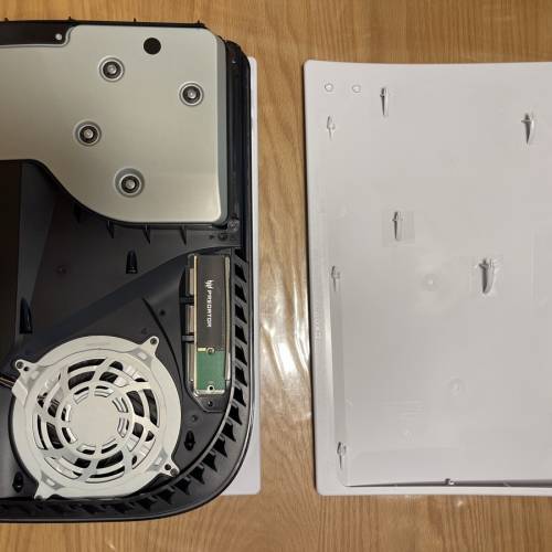 PS5 光碟版 連2個手制 已加2TB SSD predator gm7000