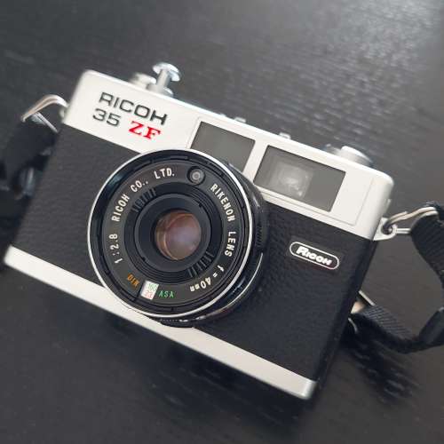 Ricoh 35 ZF 菲林相機（F/2.8大光圈40mm定焦鏡頭、B快門）
