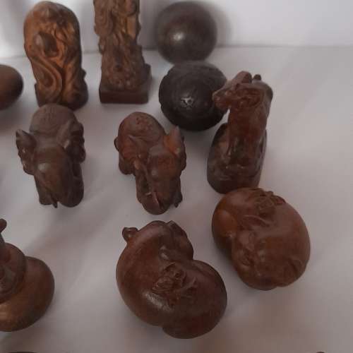 沉香木雕小擺件。每個一百元兩個起七折五個起五折，香港西營盤地區交收。no.W2.6.25