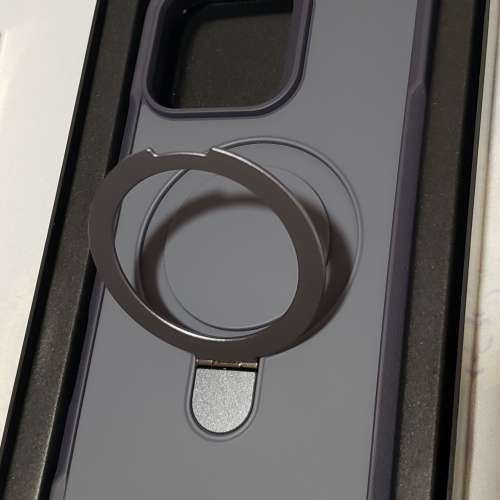 全新IPhone 16 pro max 磁吸保護套，灰藍色，防撞有支架。