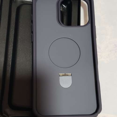 全新IPhone 16 pro max 磁吸保護套，灰藍色，防撞有支架。