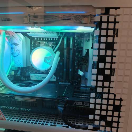Ryzen 7 9800X3D + RTX 5080 電腦