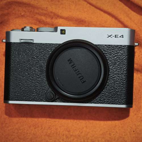 Fujifilm X-E4 銀 富士 XE4 body 機身 95%-98%新，有盒冇單冇證，跟2電1充