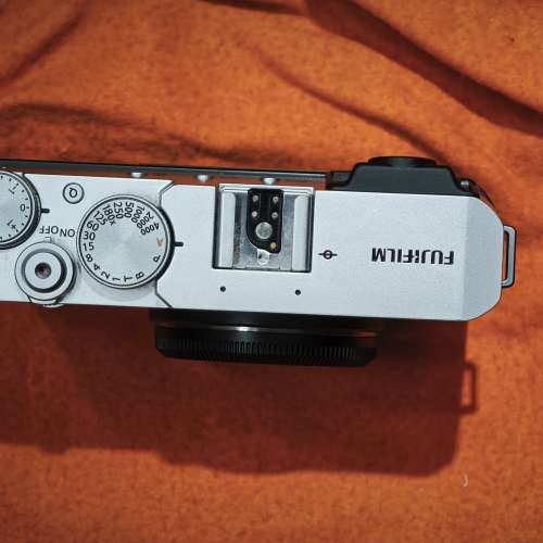 Fujifilm X-E4 銀 富士 XE4 body 機身 95%-98%新，有盒冇單冇證，跟2電1充