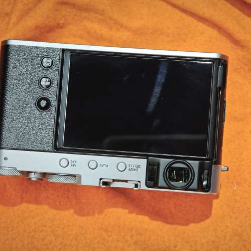 Fujifilm X-E4 銀 富士 XE4 body 機身 95%-98%新，有盒冇單冇證，跟2電1充