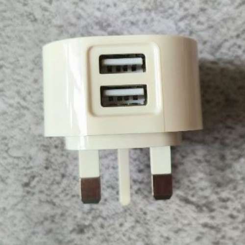 70%NEW ESF USB Power Adapter 5V 3A 雙位 充電器