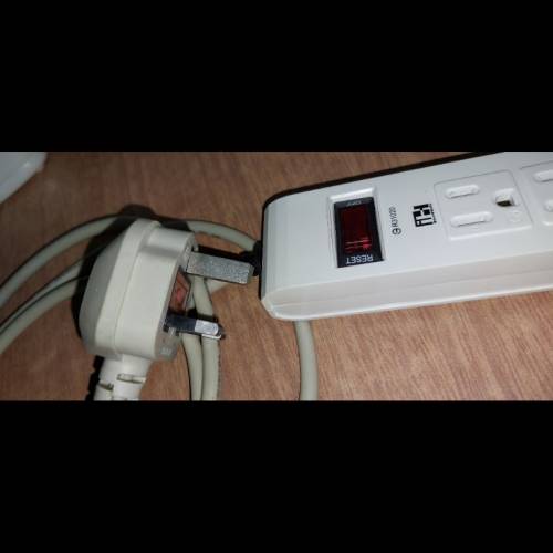 5尺 4頭拖板 一個總開關 3腳插頭 轉2腳大陸插頭