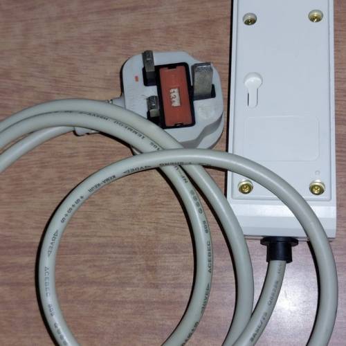 5尺 4頭拖板 一個總開關 3腳插頭 轉2腳大陸插頭