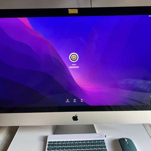 2015 年 iMac 27 吋 5K 螢幕，畫面亮麗，最頂級配置，當年二萬元買回來。
