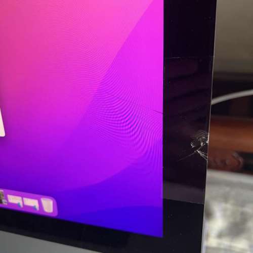 2015 年 iMac 27 吋 5K 螢幕，畫面亮麗，最頂級配置，當年二萬元買回來。