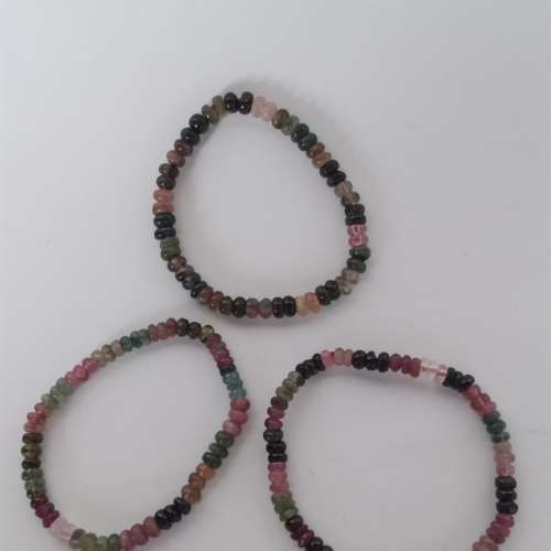 一手五條5/6mm 碧茜寶石珠手串，共售350元 ，單一條120元。no.B20.6.25