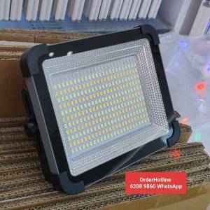 太陽能 LED 大光燈 可以USB充電. 100w. High Power Solar Flood light. Rechargeab...