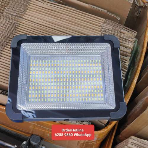 太陽能 LED 大光燈 可以USB充電. 100w. High Power Solar Flood light. Rechargeab...