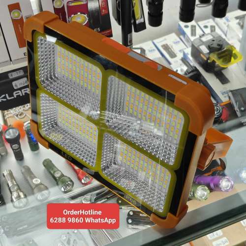 太陽能 LED 大光燈 可以USB充電. 功率100w. Solar Flood light. Rechargeable via ...