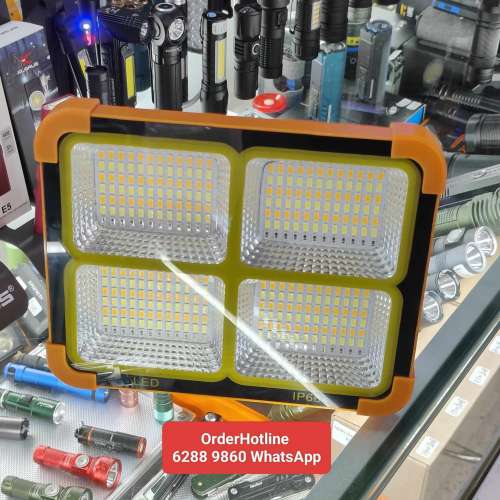 太陽能 LED 大光燈 可以USB充電. 功率100w. Solar Flood light. Rechargeable via ...