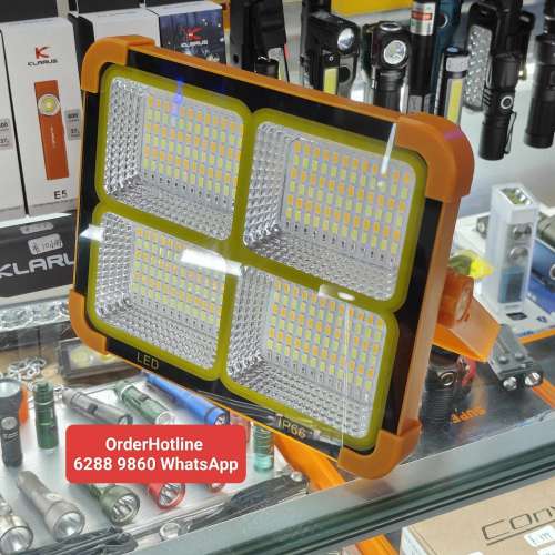 太陽能 LED 大光燈 可以USB充電. 功率100w. Solar Flood light. Rechargeable via ...