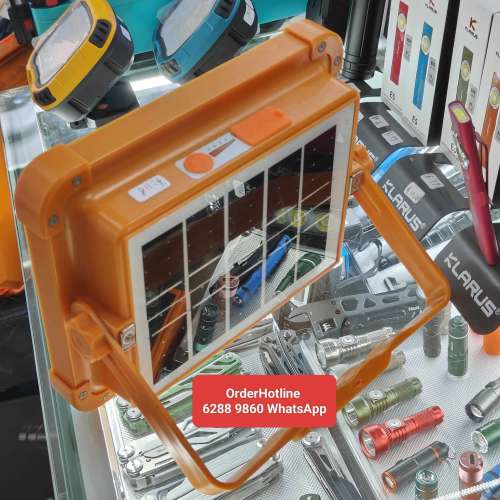 太陽能 LED 大光燈 可以USB充電. 功率100w. Solar Flood light. Rechargeable via ...