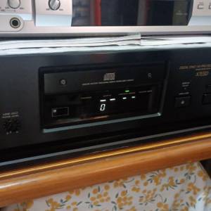 Sony CDP X7esD頂班CD機連原廠摇控及說明書，一手機冇花冇崩超新，可惜存放三年不能...