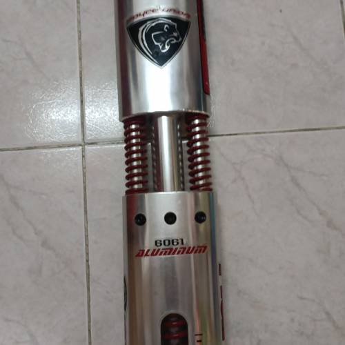 懷舊大裝彈彈jump ，注意：存放一段時間有銹，不知可否正常，但仍有彈性，售$250