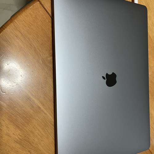 Apple MacBook Pro A2141 + Apple magic mouse A1657