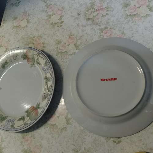 花紋碟2隻（直徑9吋）$50