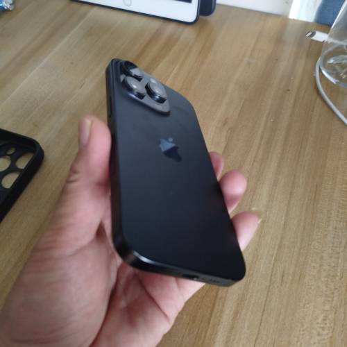 放iPhone 16 pro  256 黑色