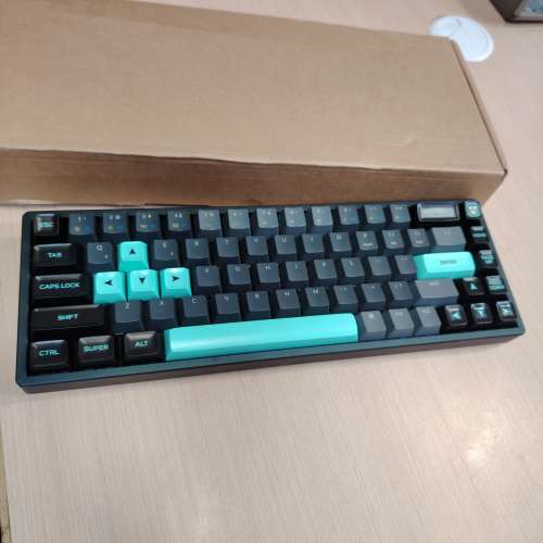 Keychron k6 無綫 紅軸鍵盤 連sa keycap 藍色 GAMING