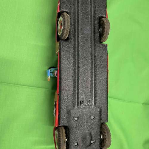 70年代中國鐵皮玩具滅火車消防車欠尾部公仔 只在太子或宋皇台港鐵站交收