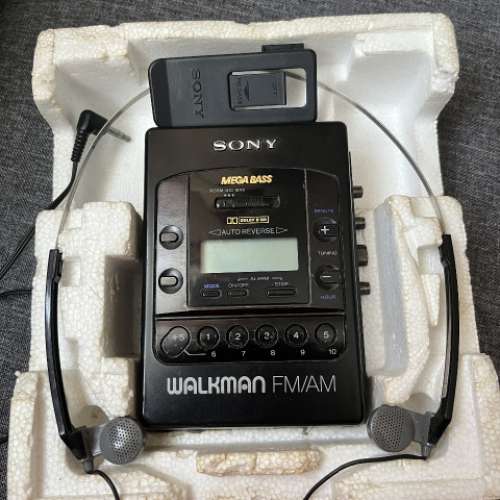 Sony walkman (附耳機連盒)