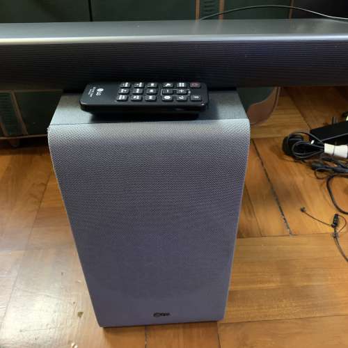 LG Sound bar and Woofer。TV 電視機的最佳拍檔，小小付出，大大增加音效立體現場感。