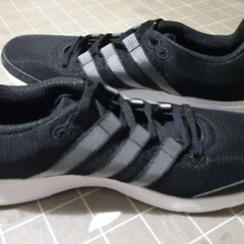 全新Adidas运動鞋