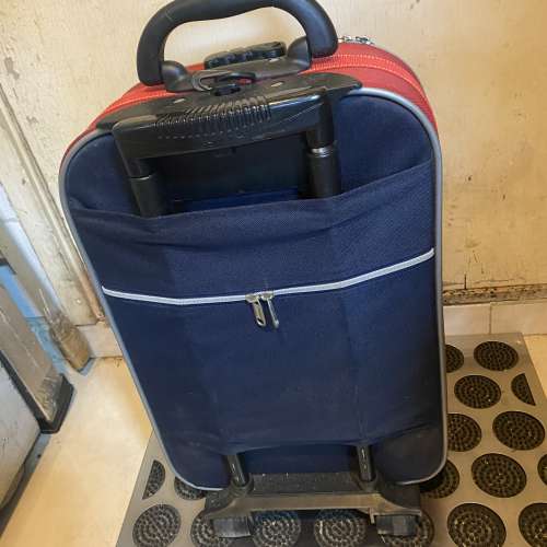 21吋（兩輪）行李箱（可放大）