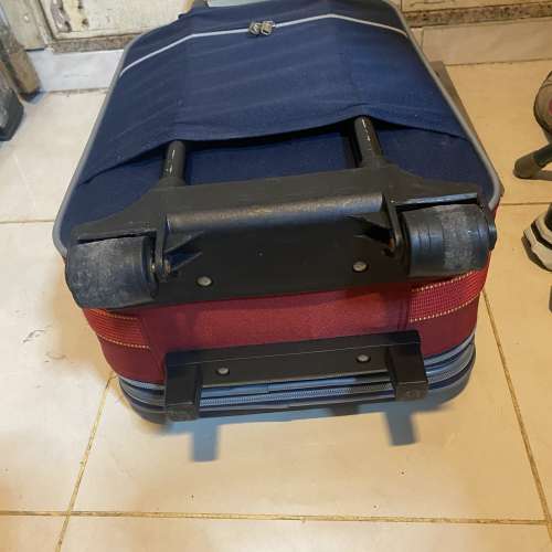 21吋（兩輪）行李箱（可放大）